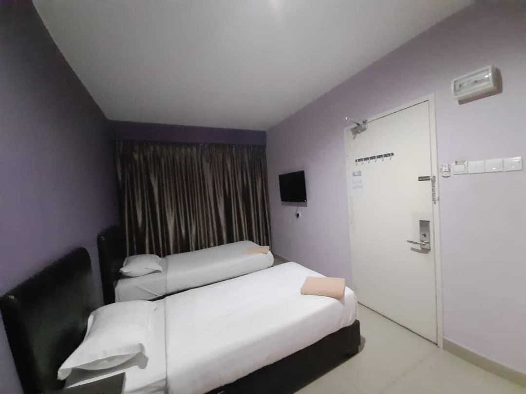 Hotel Zamburger Kota Damansara Exterior photo