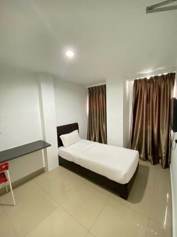 Hotel Zamburger Kota Damansara Exterior photo
